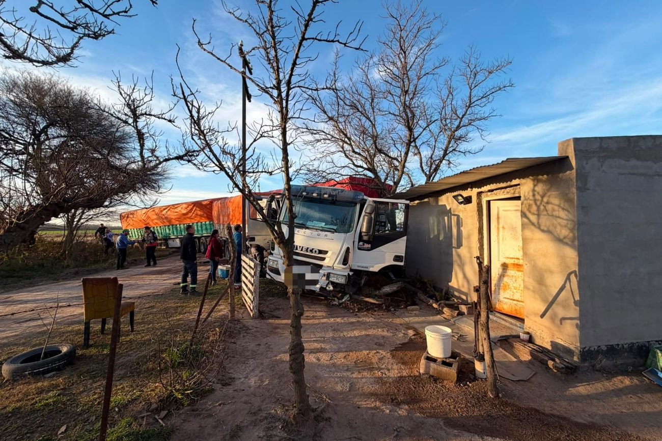 El choque entre dos camiones, en el departamento Río Segundo.