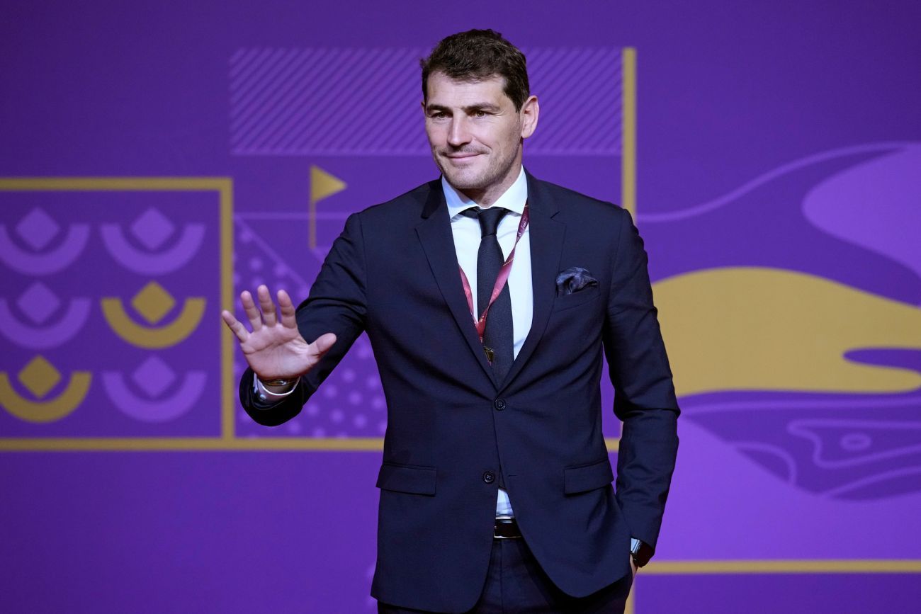 Iker Casillas calentó la final entre Argentina y España.