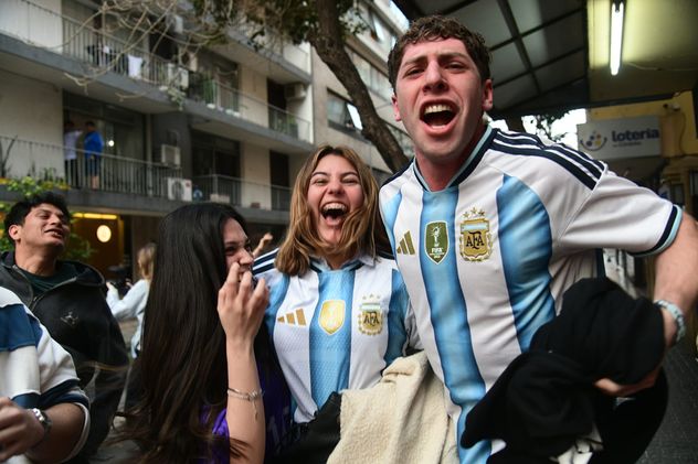 Festejos. Argentina le ganó 2-1 a Inglaterra y jugará la final del Mundial ante España.