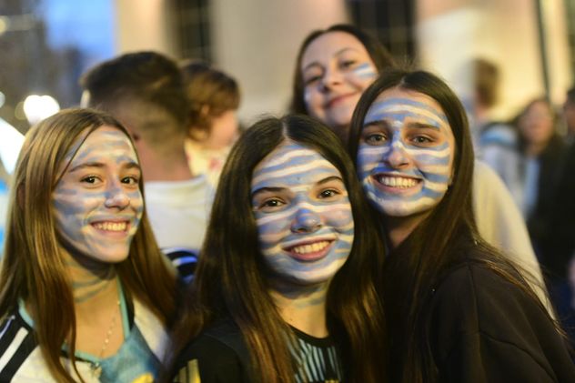 Festejos. Argentina le ganó 2-1 a Inglaterra y jugará la final del Mundial ante España.