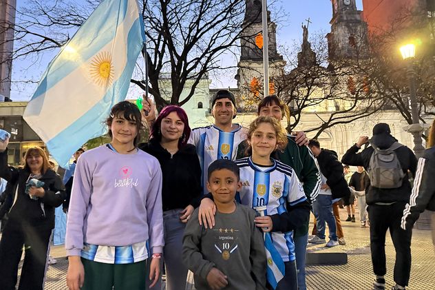 Río Cuarto. Argentina le ganó 2-1 a Inglaterra y jugará la final del Mundial ante España.