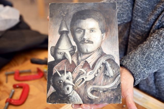 Armado de la muestra de Pablo Canedo en el MACU Unquillo.