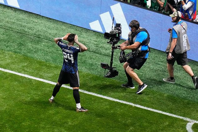 Con gol de Enzo Fernández, Argentina empata 1-1 con Inglaterra en la semifinal del Mundial 2026.
