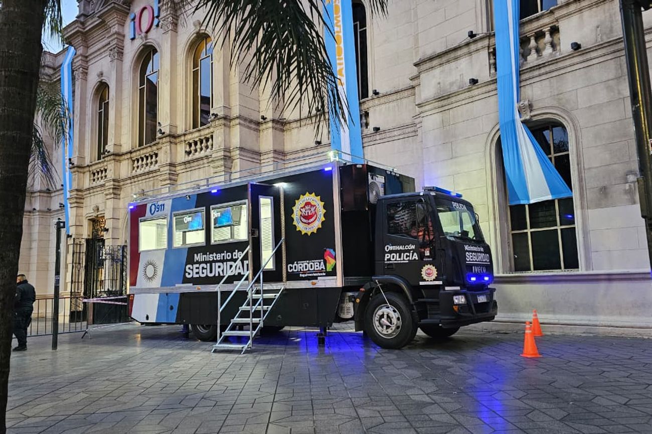 La Policía de Córdoba montó un amplio operativo en el Patio Olmos por Argentina vs Inglaterra