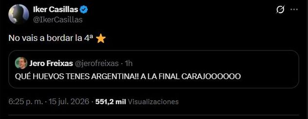 Iker Casillas calentó la final entre Argentina y España.