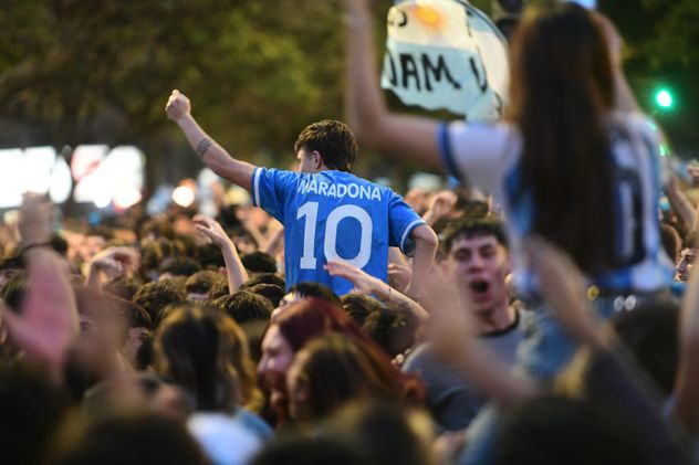 Festejos. Argentina le ganó 2-1 a Inglaterra y jugará la final del Mundial ante España.
