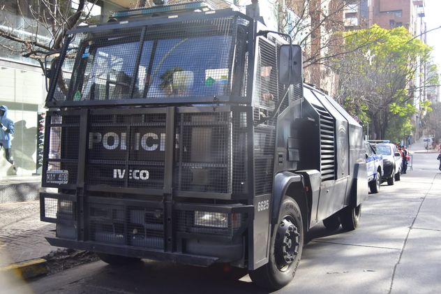Fuerte operativo de seguridad en la zona de Patio Olmos por el partido de Argentina ante Inglaterra. 