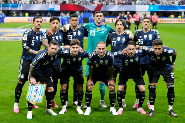 La formación de Argentina ante Inglaterra.