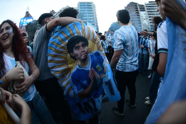 Festejos. Argentina le ganó 2-1 a Inglaterra y jugará la final del Mundial ante España.