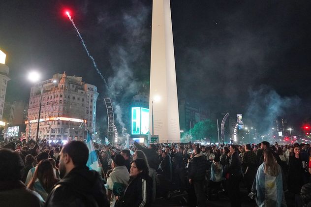 Festejos en el Obelisco por la victoria frente a Inglaterra y el pase a la final del Mundial 2026.