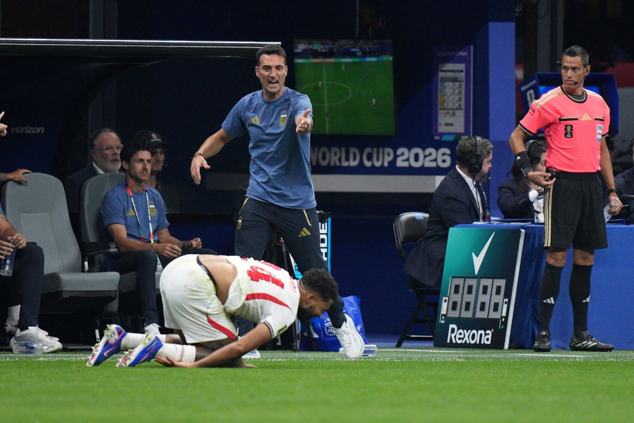 Lionel Scaloni, entrenador de la selección argentina, en el partido con Inglaterra.