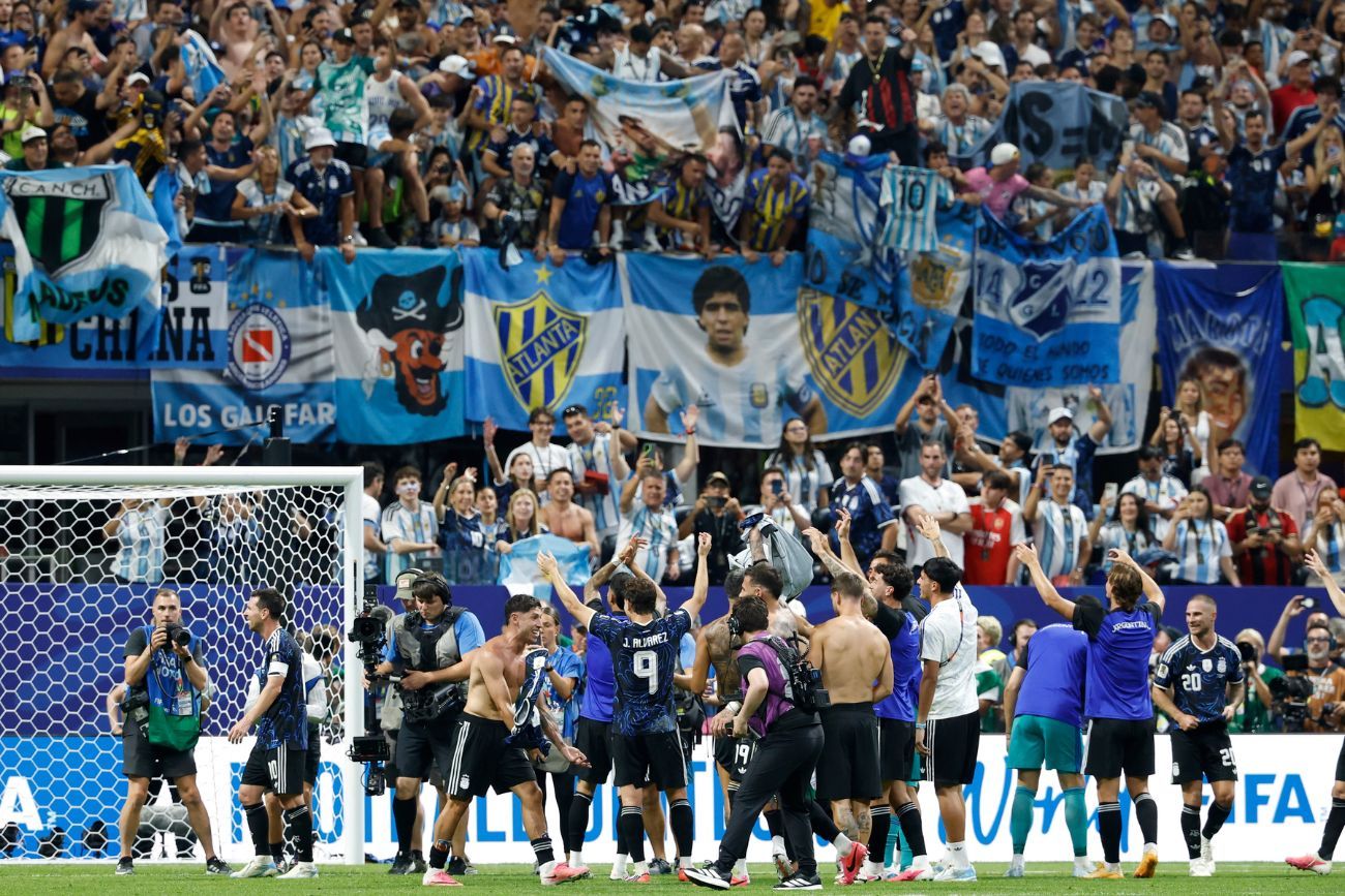 Los festejos de la selección argentina tras ganarle a Inglaterra.