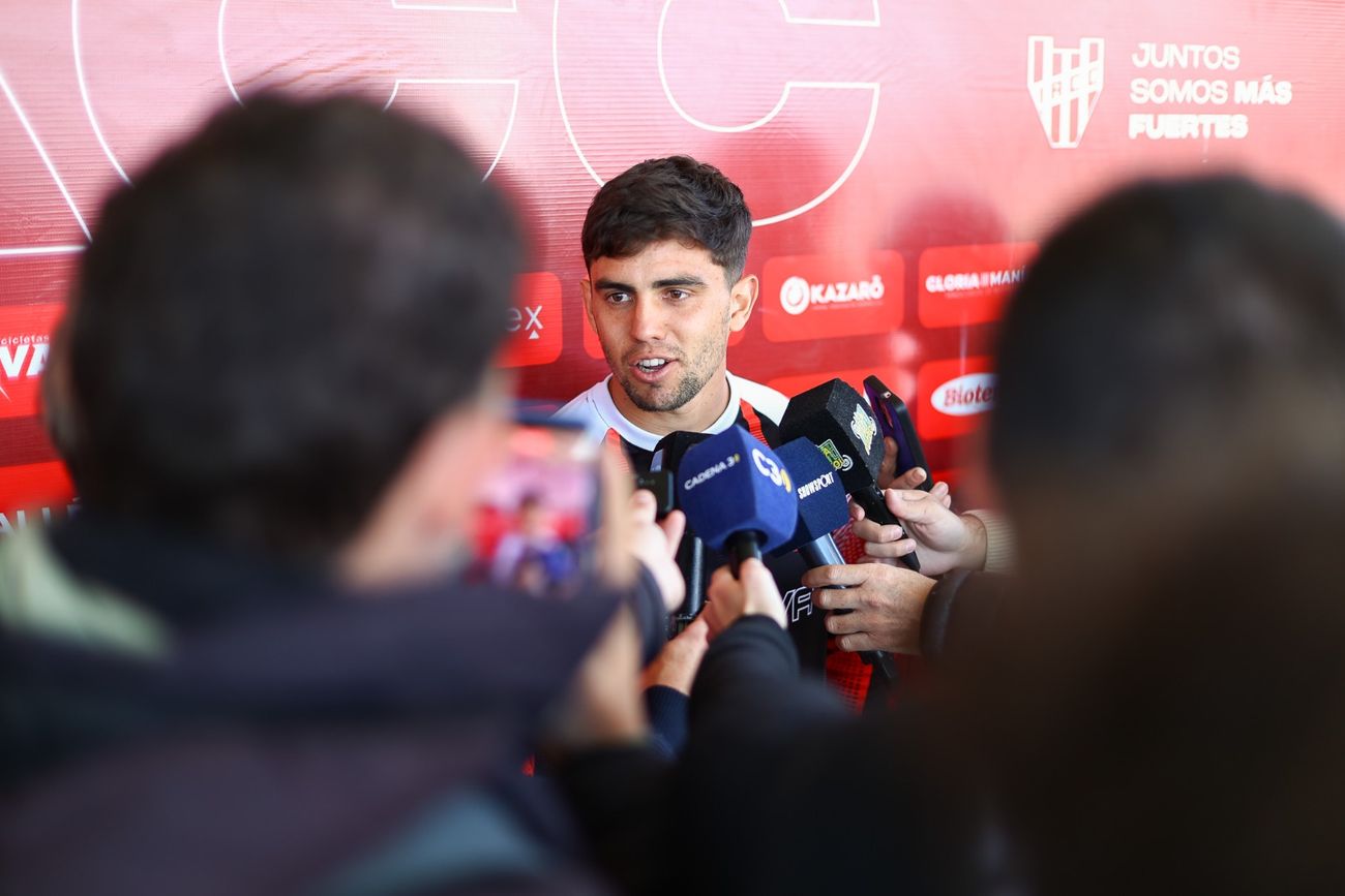 Meli lleva varias semanas trabajando junto a sus compañeros y aguardará por su chance.