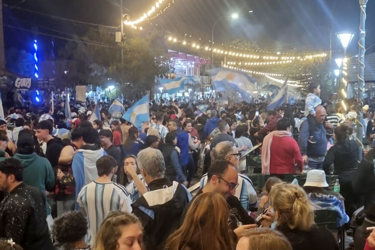 Argentina finalista. Festejos en Río Ceballos, Córdoba.