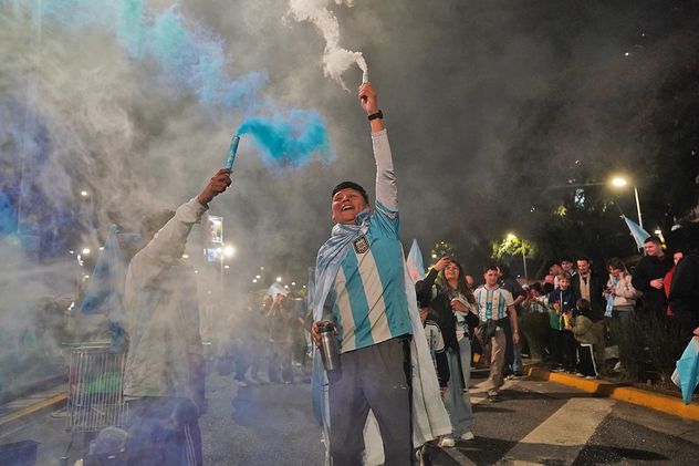 Festejos en el Obelisco por la victoria frente a Inglaterra y el pase a la final del Mundial 2026.