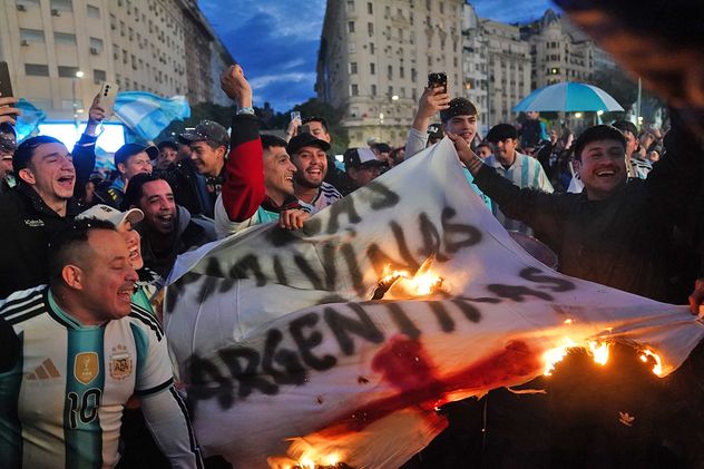 Festejos en el Obelisco por la victoria frente a Inglaterra y el pase a la final del Mundial 2026.