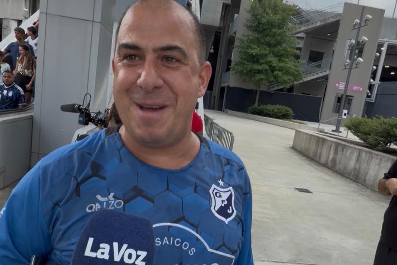 Los cordobeses que "no pudieron volver" al país: las historias de los hinchas que cambiaron todos sus planes por Argentina