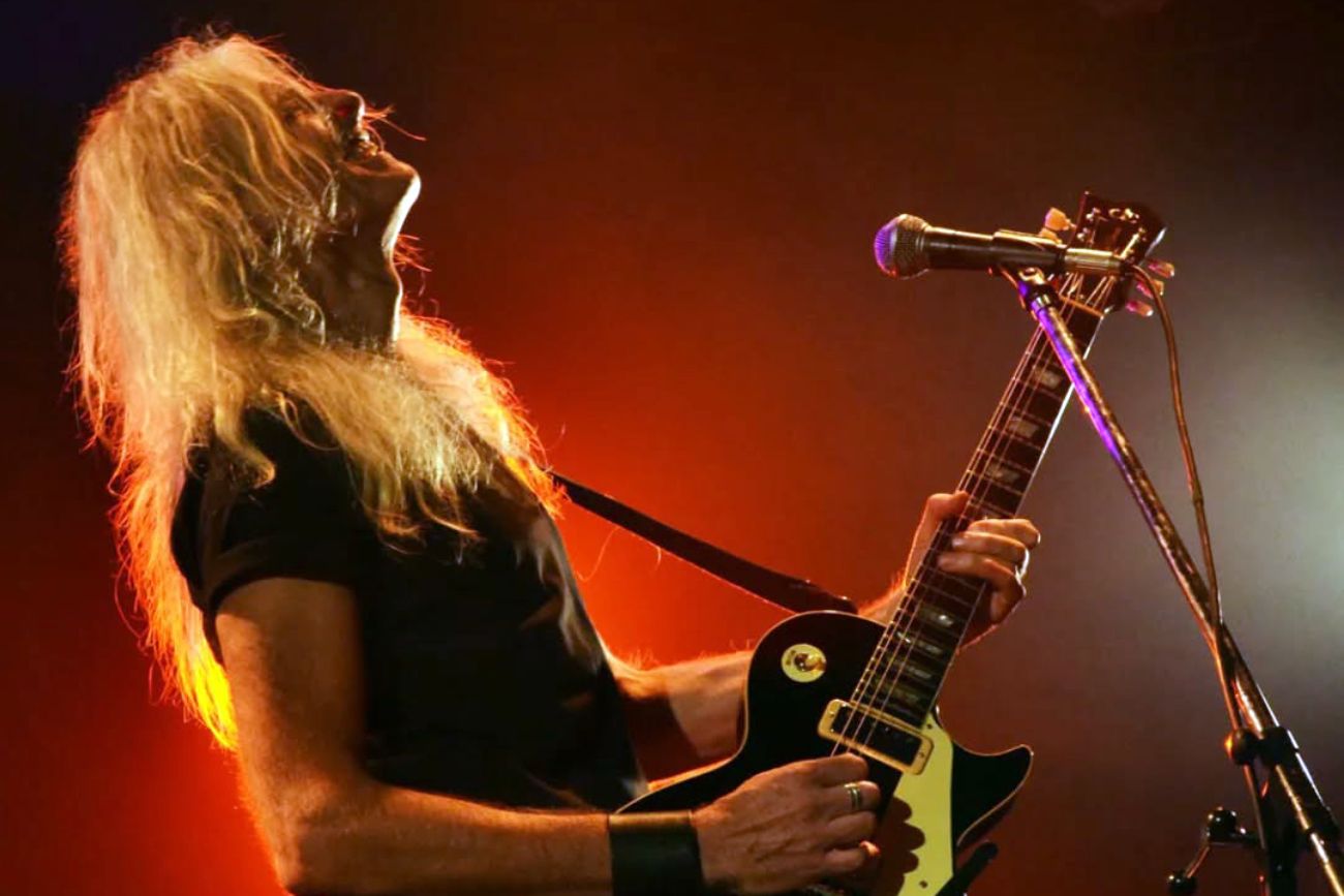 Tito Fargo es guitarrista de la Kermesse Redonda y Gran Martell. También lanzó su nuevo prollecto llamado dXb. 