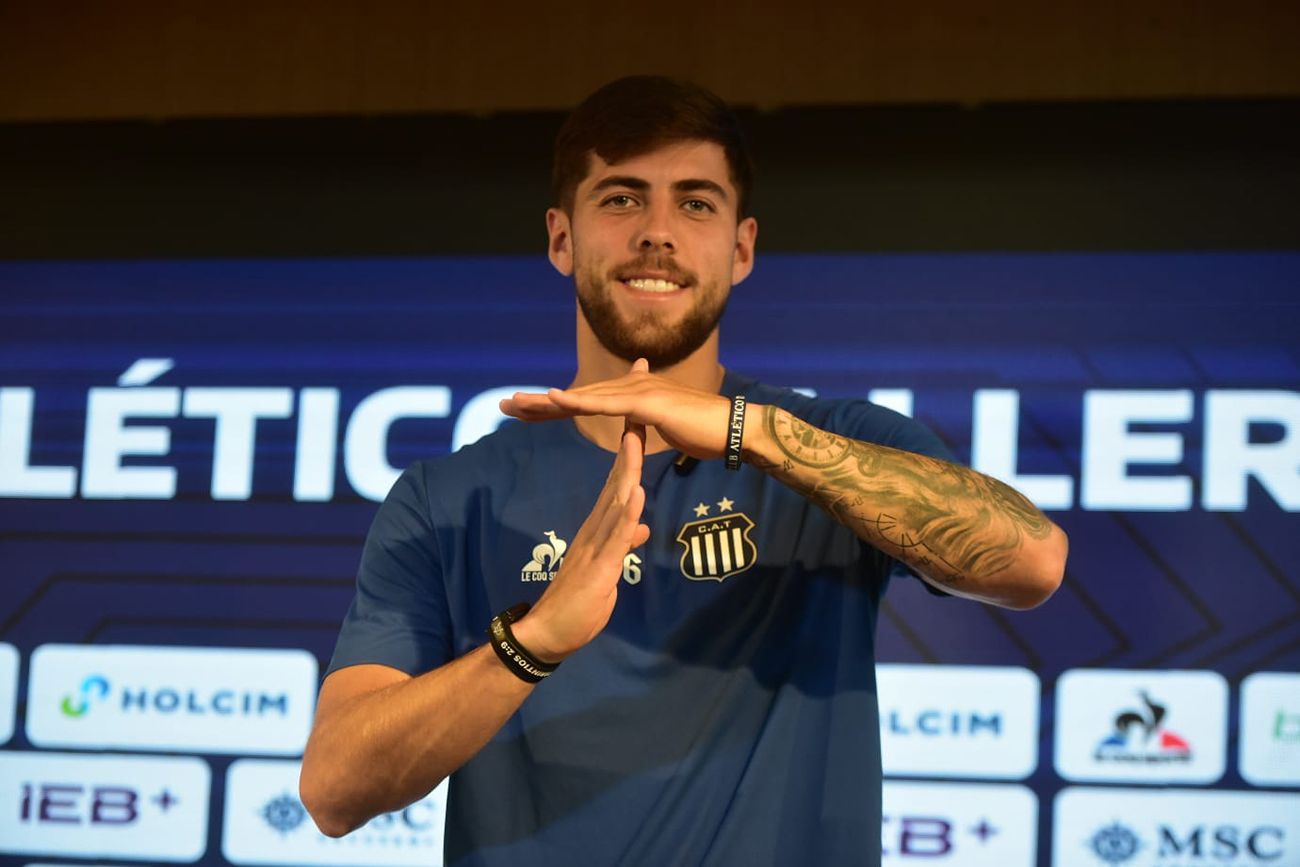 Talleres presenta a su nuevo refuerzo Román Riquelme. 