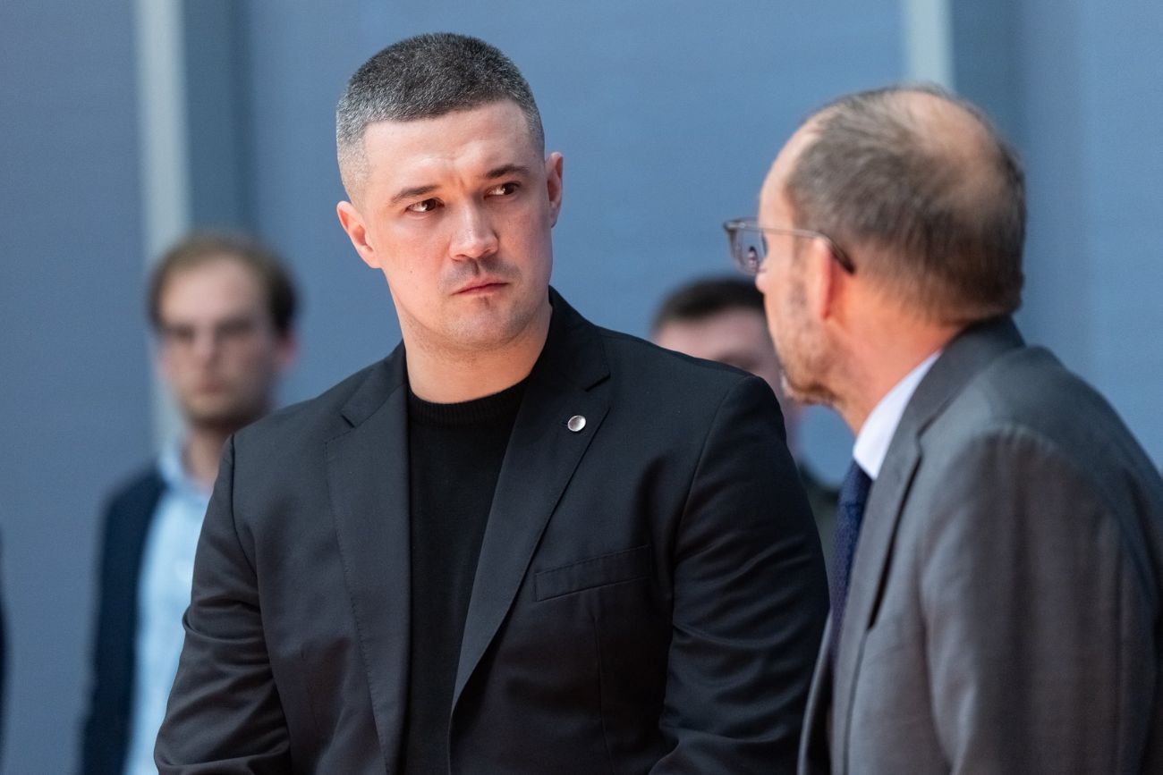 Volodymyr Zelensky removió a su popular ministro de Defensa y desató protestas en Ucrania