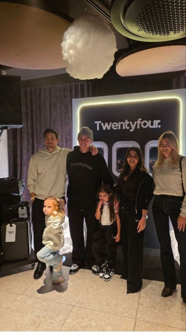 Enzo Fernández sorprendió con un nuevo negocio: así es Twentyfour, su marca de ropa familiar.