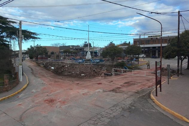 La obra contempla rampas de accesibilidad y una nueva escalera que conectará la plaza directamente con el anfiteatro municipal.
