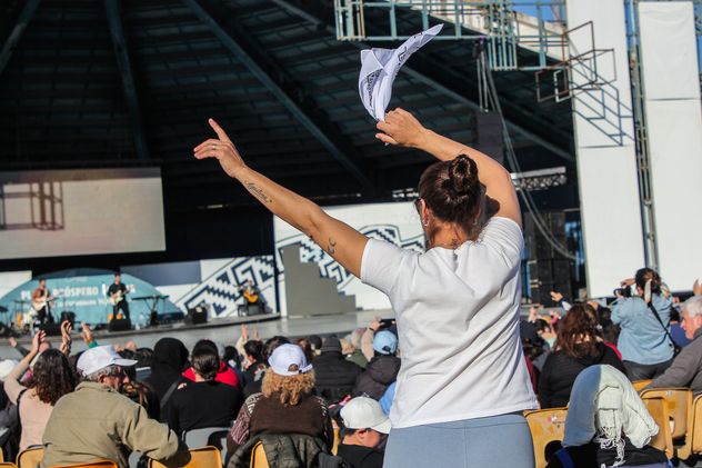La danza es protagonista en el Cosquín de Peñas, tanto desde el escenario como desde el público