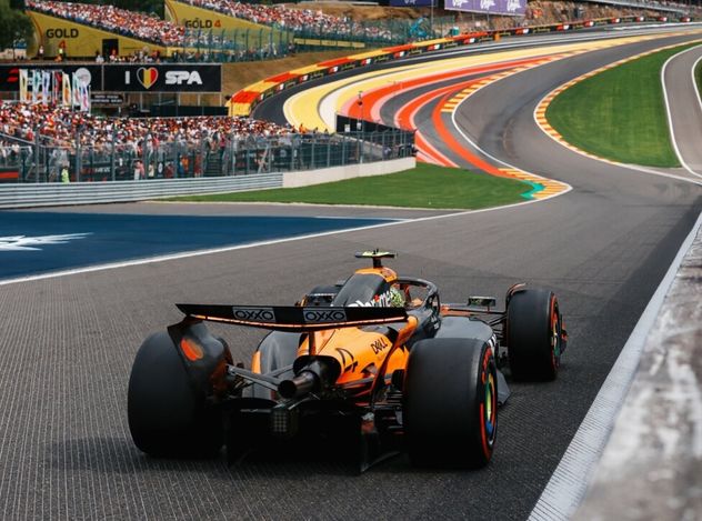 La icónica curva de Eau Rouge, identifica al circuito de Spa-Francorchamps, el más extenso del calendario de la Fórmula Uno.