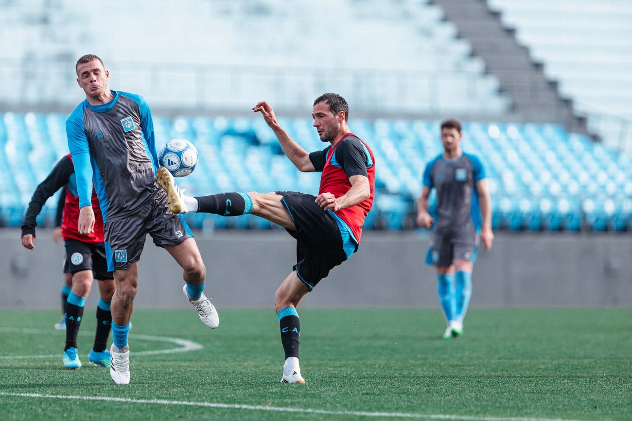 Franco Vázquez en el amistoso con Estudiantes RC
