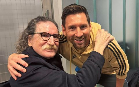 Charly García festejó el triunfo de la Selección Argentina desde el balcón de su casa.