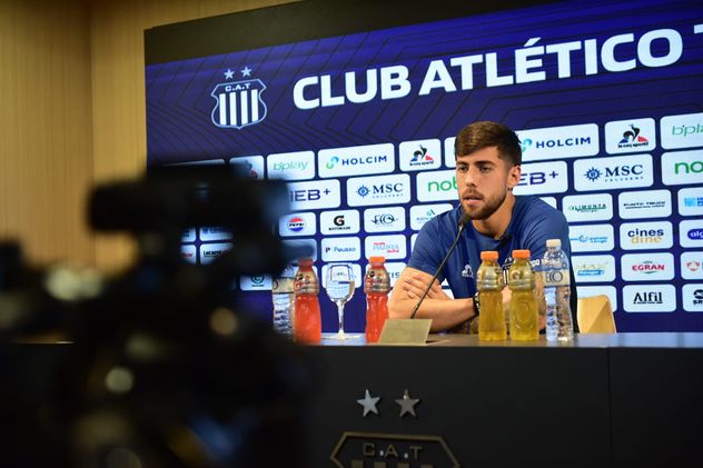 Talleres presenta a su nuevo refuerzo Román Riquelme.