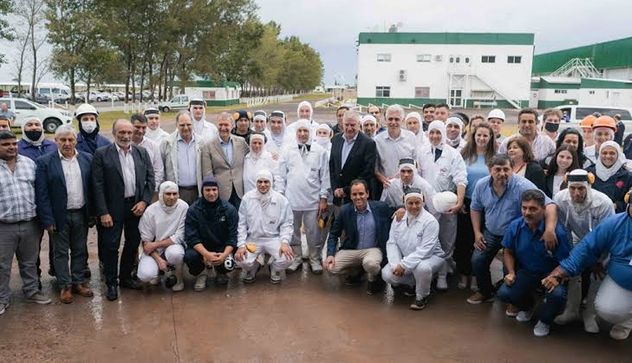 Acto: Schiaretti y la plana mayor del gobierno provincial, en 2022. Junto con el intendente Llamosas.