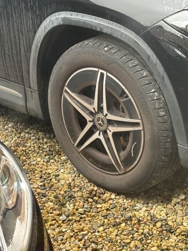 Qué significa encontrar marcas de tiza en las ruedas del auto y cuándo deberías preocuparte.