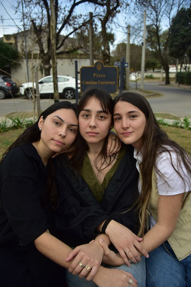 Aylén, Agustina y Ángela, amigas de Catalina Gutiérrez, a dos años del femicidio.