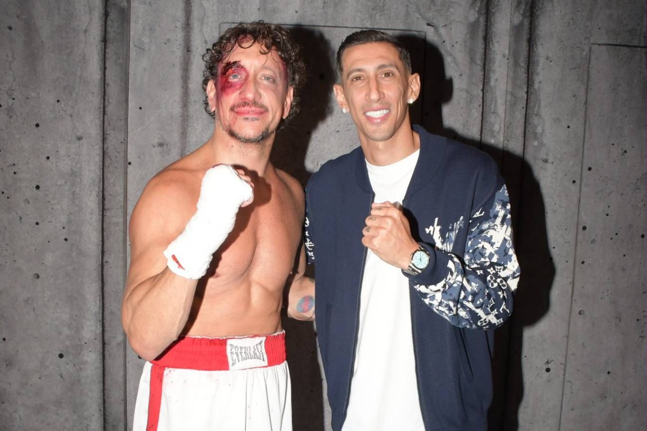 Di María junto a Nicolás Vázuez.