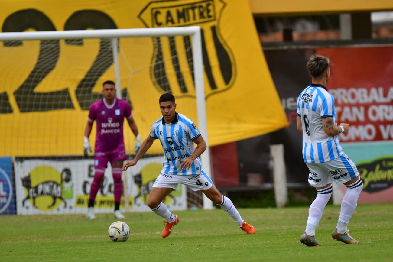 Raúl Chamorro de Racing de Nueva Italia.