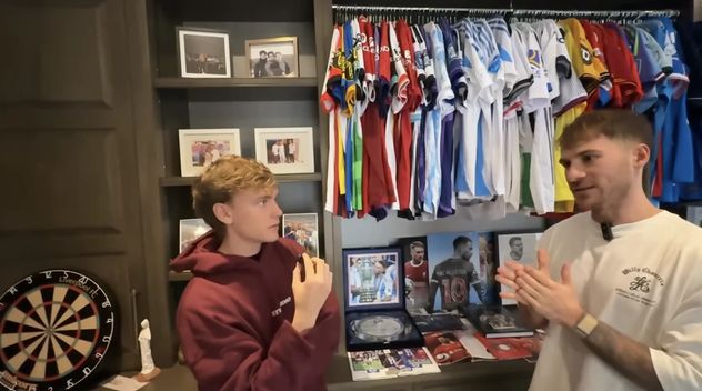 Así es la mansión de Alexis Mac Allister en Inglaterra: el museo de camisetas que sorprende a todos.