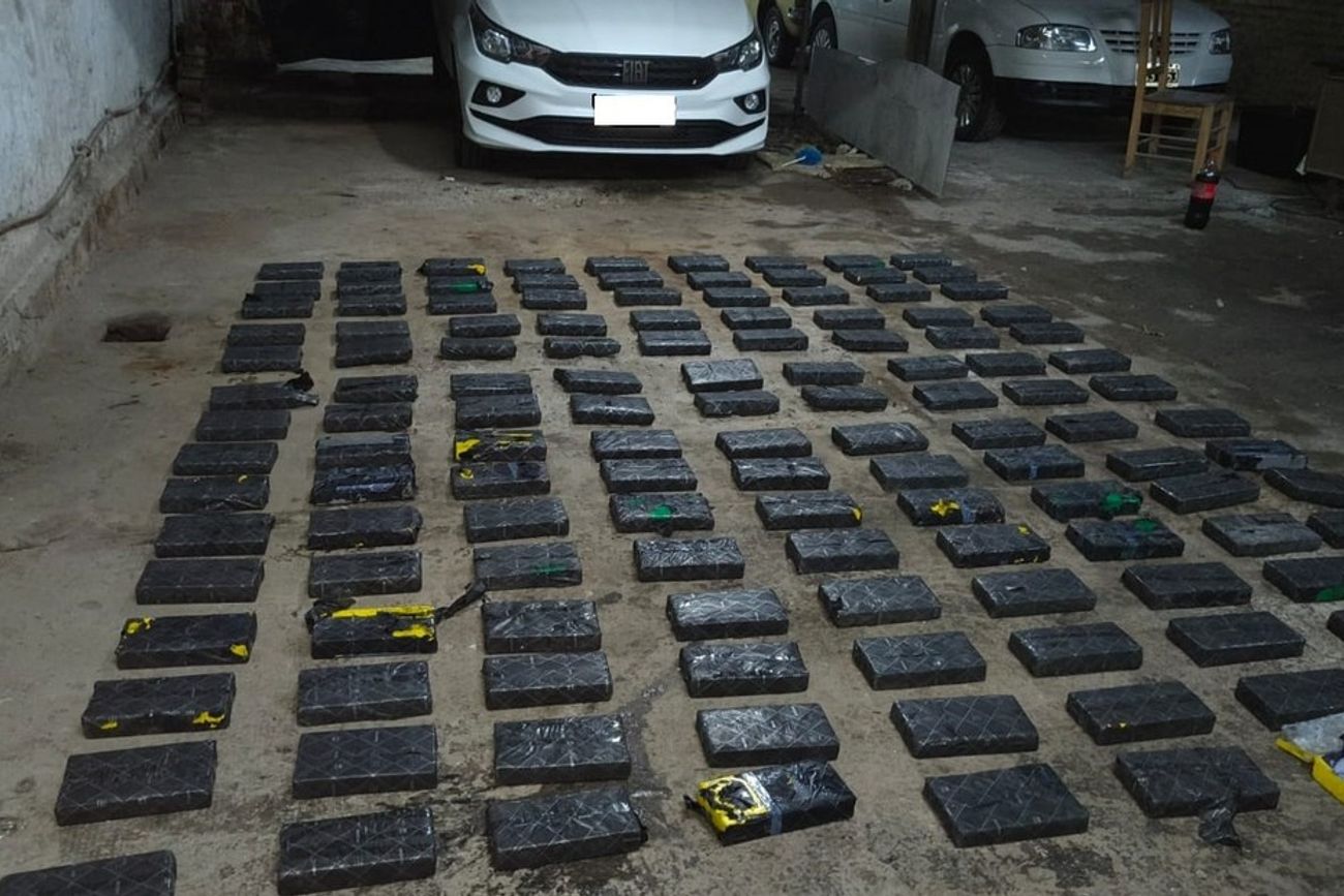 Cayeron con 143 kilos de cocaína ocultos en el tanque de combustible de un camión