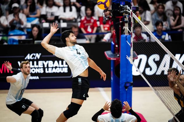 El seleccionado argentino de vóley cayó en su tercer duelo ante Italia por la VNL.