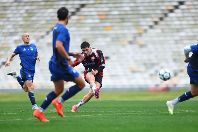 Instituto en el amistoso ante Talleres.