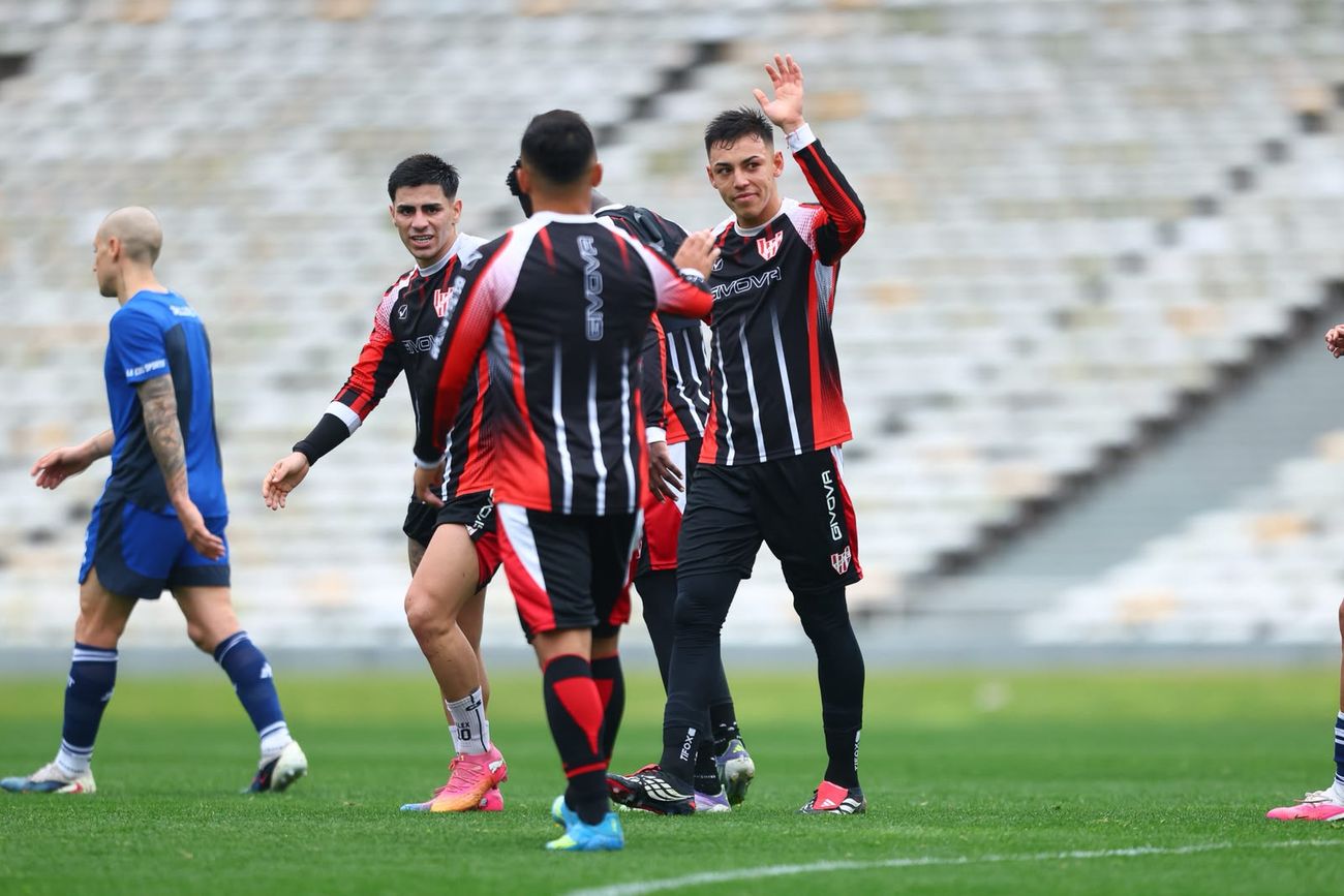 Instituto en el amistoso ante Talleres.