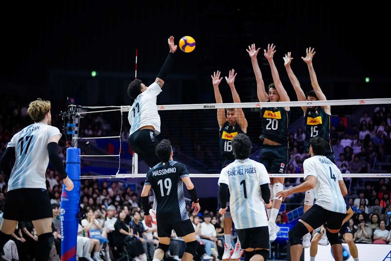 El seleccionado argentino de vóley cayó en su tercer duelo ante Italia por la VNL. 