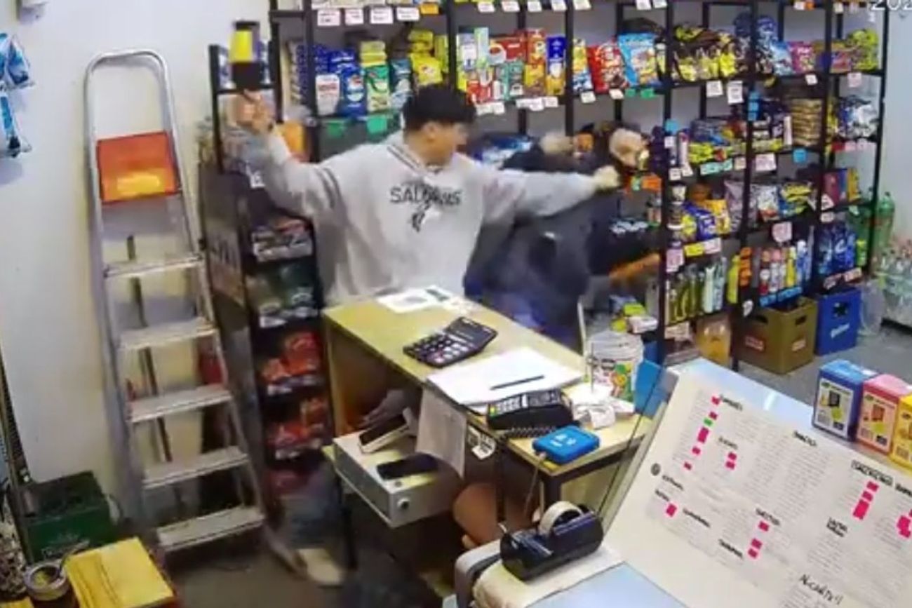 Mar del Plata un empleado de un kiosco golpeó a un ladrón con una botella de vino y evitó que robara el local