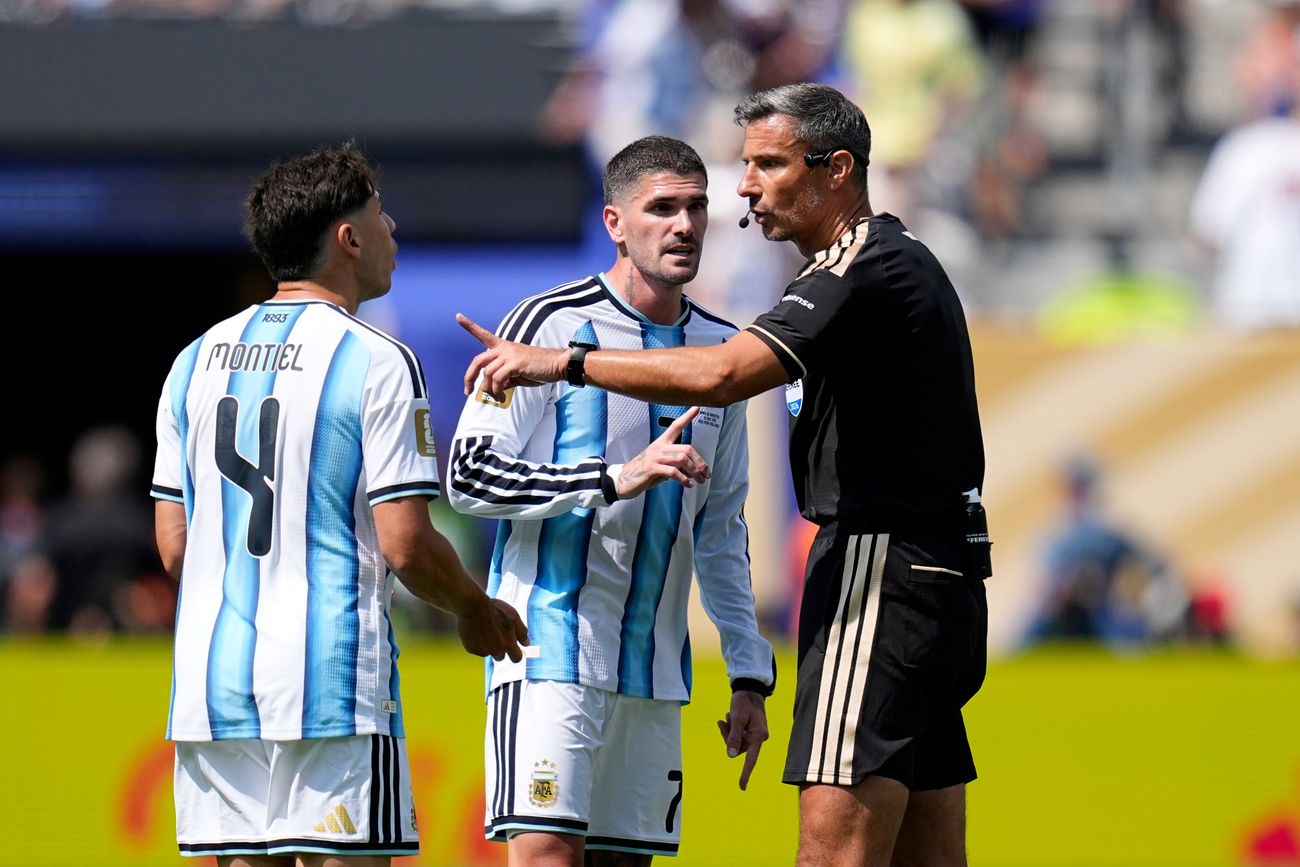Slavko Vincic, árbitro de la final de España y Argentina.