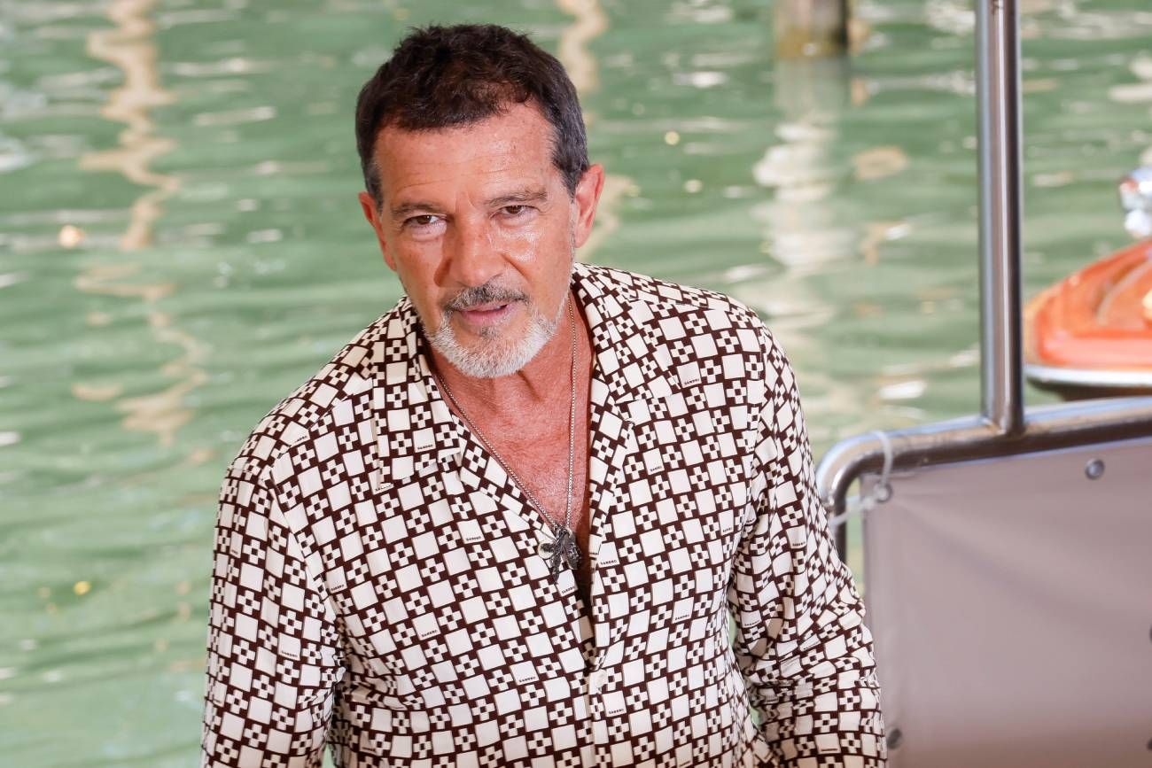 Antonio Banderas, al arribar a la edición 2024 del Festival de Venecia. (AP)