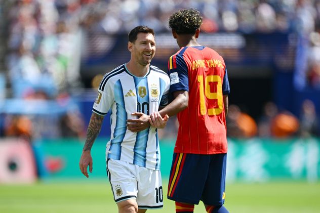 Messi y Lamine Yamal.