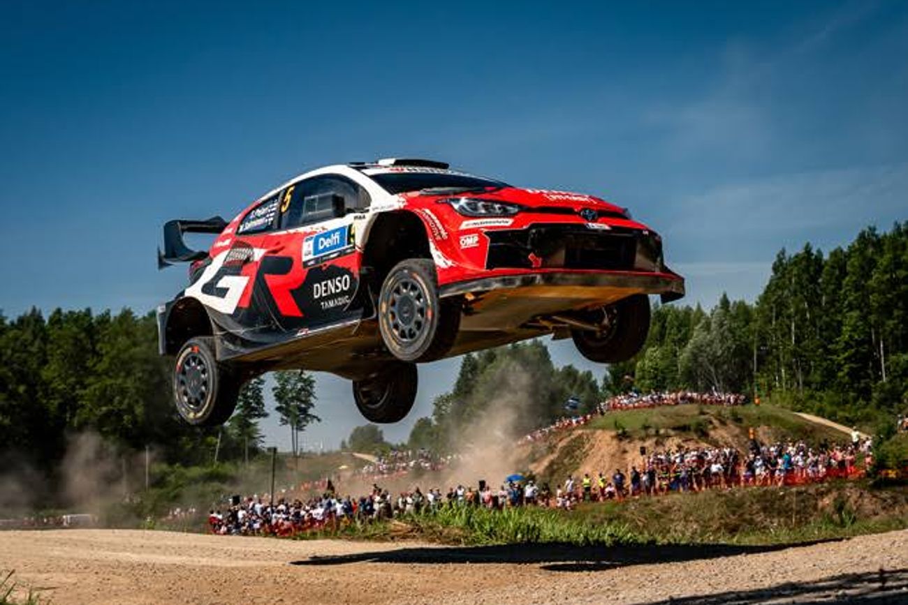 El finlandés Sami Pajari voló en Estonia hacia su primera victoria en el Rally Mundial con 24 años. 