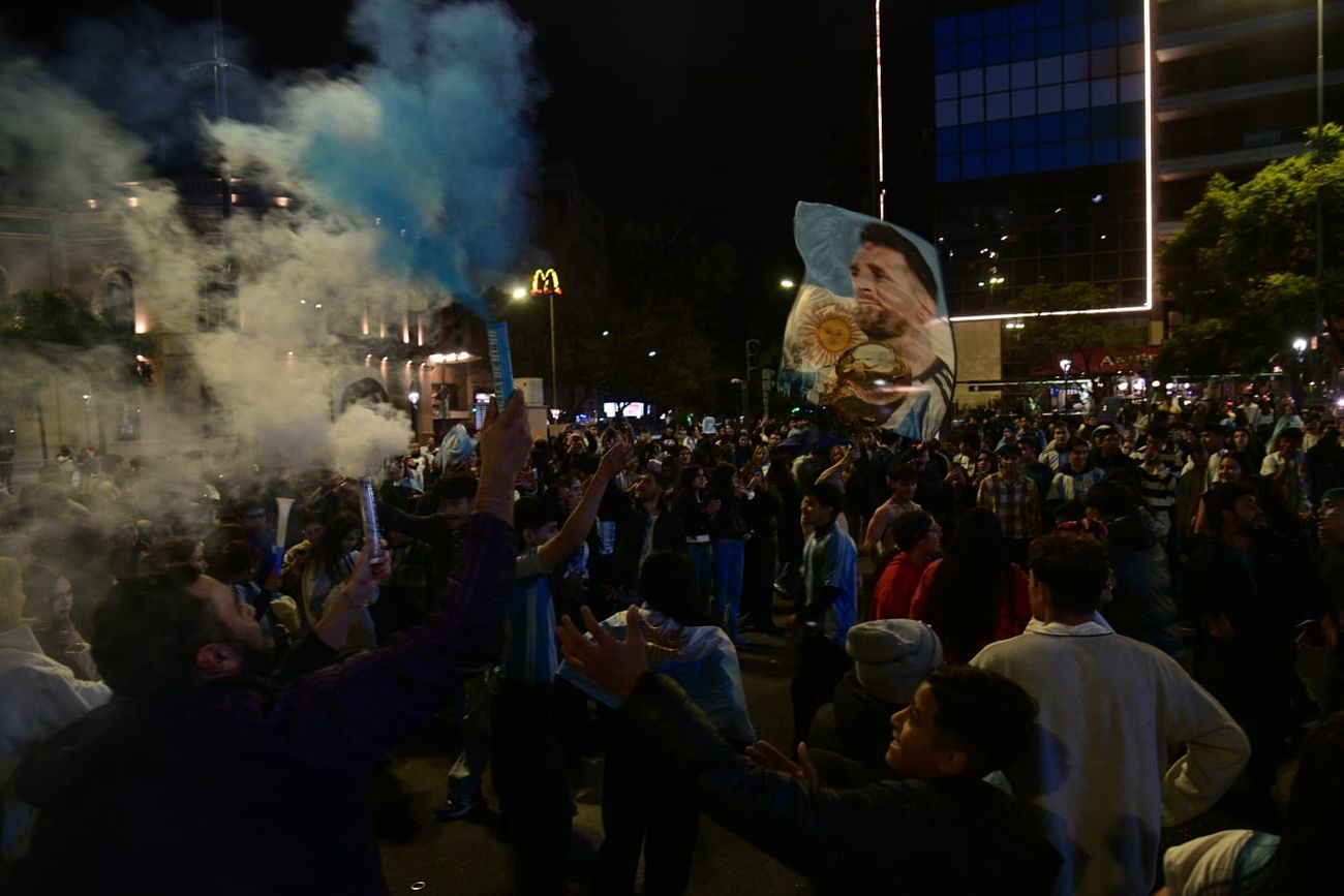 Los hinchas se reunieron en el Patio Olmos pese a la derrota de Argentina.