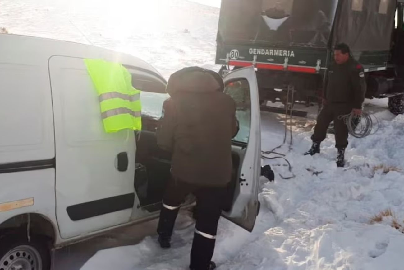 Mendoza: rescataron a montañistas atrapados por la nieve en alta montaña