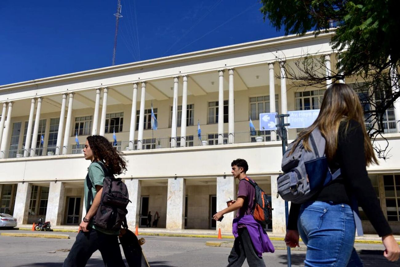 Estudiantes de Córdoba en la Universidad Nacional de Córdoba (UNC) y la Universidad Nacional de Río Cuarto (UNRC). 